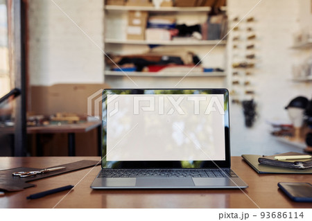 Laptop Mockup in Workshop 93686114