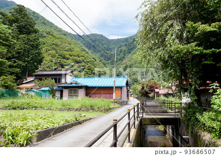 旧中道往還道・精進湖入口付近の町並み【富士河口湖町精進】 旧中道往還道・精進湖入口付近の町並み【富士河口湖町精進】 93686507