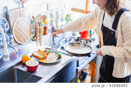 女性 ライフスタイル 料理 女性 ライフスタイル 料理 93686893