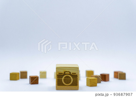 色んなコンテンツを写真に収める見出しの装飾フレーム 93687907