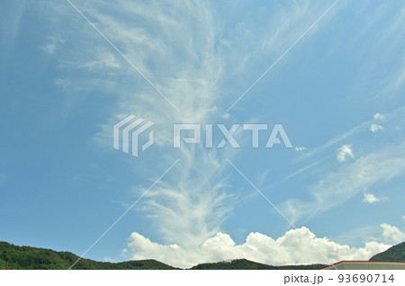 爽やかな初夏の空 93690714