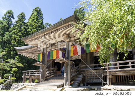 夏の山寺（立石寺）の風景　根本中堂　山形県山形市 93692009