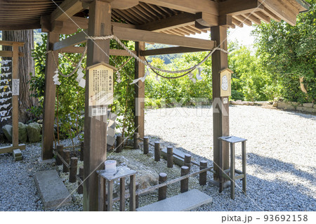 夏の山寺（立石寺）の風景　亀の甲石　山形県山形市 93692158