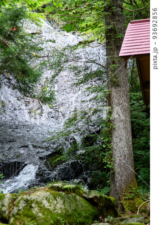 古の修行の地　秋田県大仙市白糸の滝 93692856