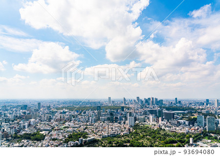【東京都】真夏の晴れた都心（8月） 93694080