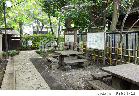 武蔵国分寺の門前の休憩所 93694713