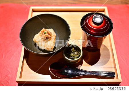 コース料理の締めに出てくるご飯ものの料理 93695336
