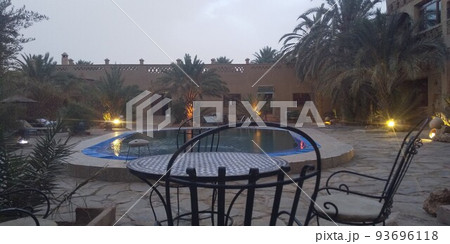 モロッコのサハラ砂漠のオシャレなホテル メルズーガで撮影 2019年9月 モロッコのサハラ砂漠のオシャレなホテル メルズーガで撮影 2019年9月 93696118