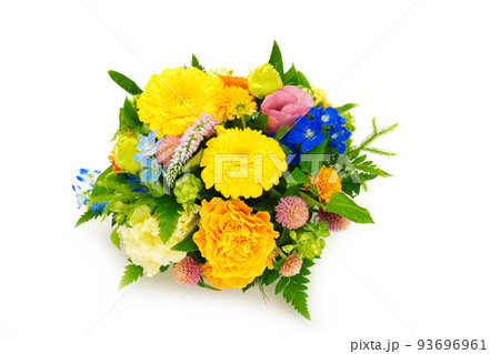 様々な花のブーケ 93696961