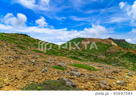 夏の安達太良山・青空と山頂付近の絶景 93697084