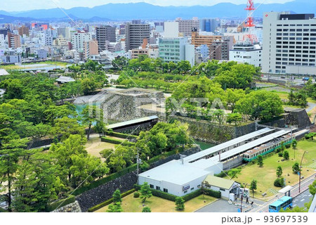 高松城址と琴電高松築港駅(香川県) 高松城址と琴電高松築港駅(香川県) 93697539