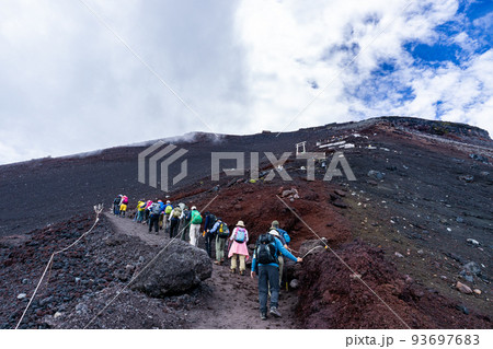 吉田ルートから日本一高い富士山を登山する 吉田ルートから日本一高い富士山を登山する 93697683
