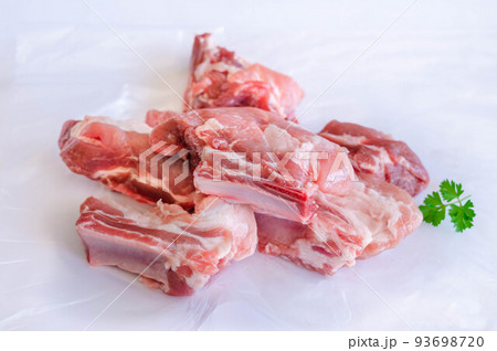調理前のポークスペアリブ 93698720
