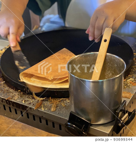 クレープ屋さんのクレープ 93699344