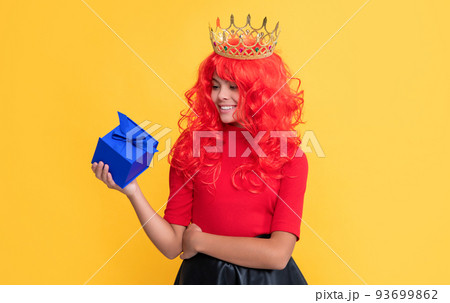 glad kid in crown with present box on yellow background 93699862