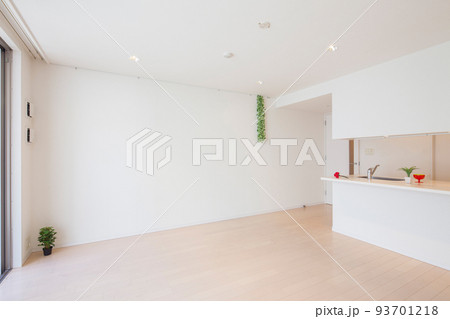 家具のない空っぽの部屋 93701218