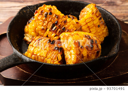 トウモロコシのバター醤油焼き トウモロコシのバター醤油焼き 93701491