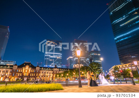 日本の東京都市景観 東京駅新景色。ズラリ並んだ超高層ビル群・夜景。行動制限なしの夏…=8月27日 日本の東京都市景観 東京駅新景色。ズラリ並んだ超高層ビル群・夜景。行動制限なしの夏…=8月27日 93701534