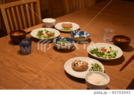 ログハウス、夕食、一汁三菜 ログハウス、夕食、一汁三菜 93703045