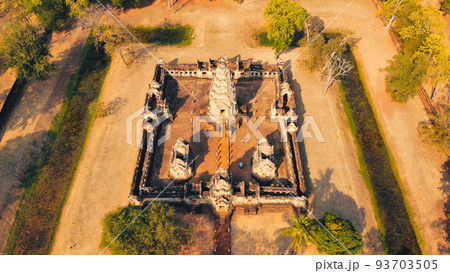 ひっそりと佇むヒンドゥー寺院　タイ・サケーオ 93703505