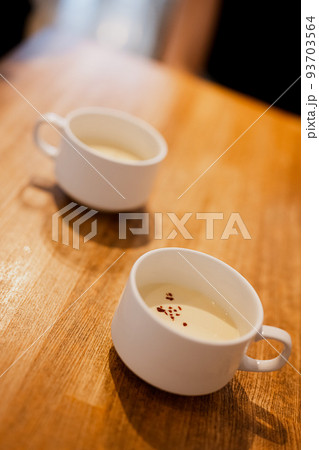 温かいスープ 93703564
