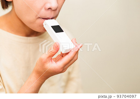 アルコール検知器　酒気帯び　検査　【 2022年4月1日より 義務化 された アルコールチェック 】 93704097
