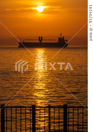 海の夕焼け 海の夕焼け 93704191