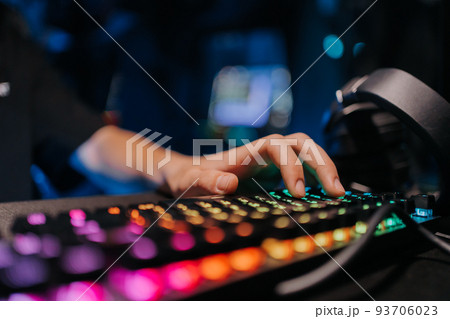 A professional e-sportsman plays games. Incognito Hacker. 93706023