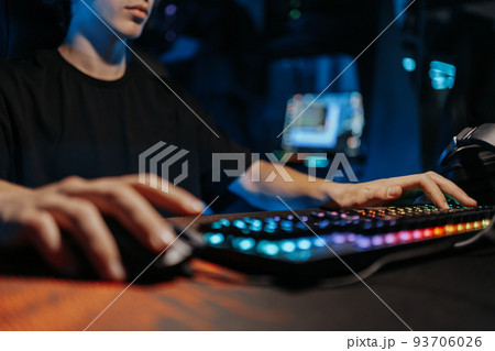 A professional e-sportsman plays games. Incognito Hacker. 93706026