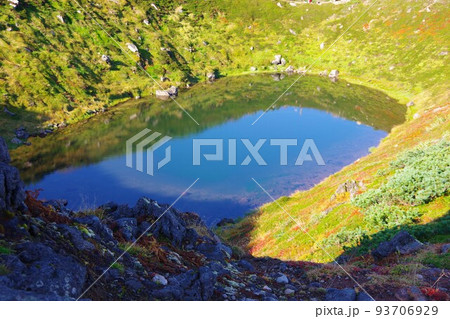 北海道旭岳　すり鉢池 93706929