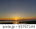北海道天塩町から見た利尻島の夕日 93707144