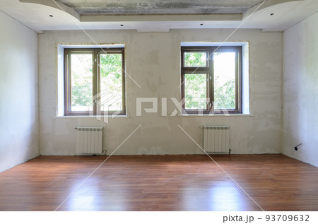 Interior of empty room during renovation, wall view with windows 93709632