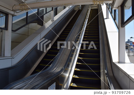 エスカレーター 鉄道駅構内 エスカレーター 鉄道駅構内 93709726