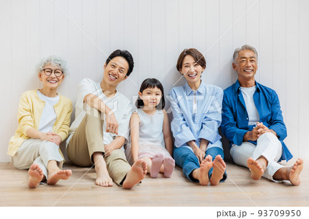 三世代の仲良し家族 三世代の仲良し家族 93709950