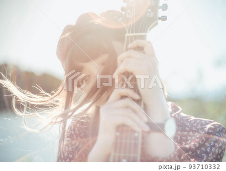 陽だまりのギター少女 陽だまりのギター少女 93710332