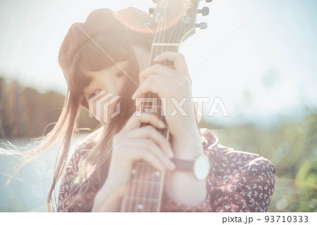陽だまりのギター少女 93710333