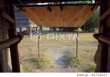 竪穴住居出入口_吉野ケ里歴史公園_佐賀 93710421