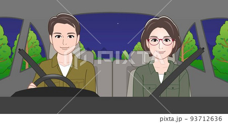 夜間に男女で車に乗っている 93712636