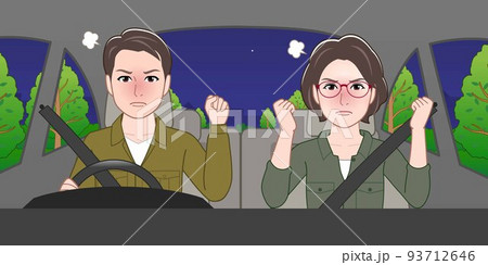 夜間に男女で車に乗っている 93712646