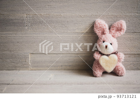 かわいいピンクのウサギとハート 写真素材 かわいいピンクのウサギとハート 写真素材 93713121