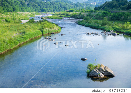 片品川　牧水橋から上流方面の眺め　初夏の風景 93713254