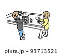 水着を着て水遊びをする子供たち 93713521