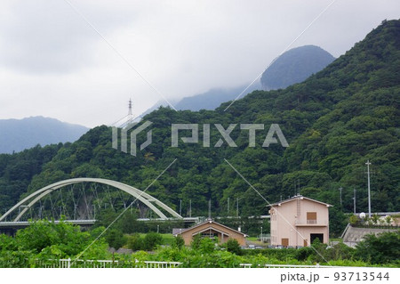 群馬県吾妻郡長野原町の吾妻線長野原草津口駅周辺の風景 93713544