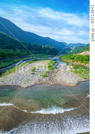 片品川 牧水橋から下流方面の眺め 初夏の風景 片品川 牧水橋から下流方面の眺め 初夏の風景 93713641