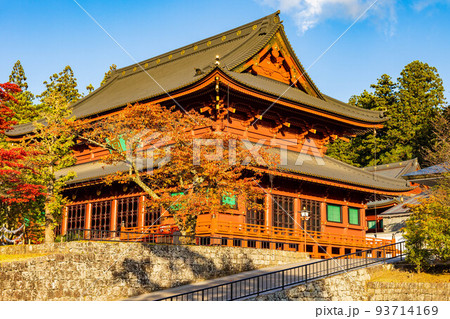 世界遺産「日光の社寺」構成資産 紅葉の日光山輪王寺 三仏堂 世界遺産「日光の社寺」構成資産 紅葉の日光山輪王寺 三仏堂 93714169
