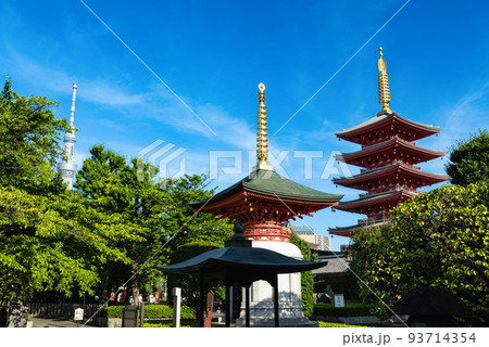 浅草浅草寺から見える3つの塔 93714354