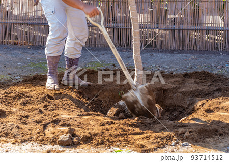 造園業　植樹　植栽工事　根巻き 93714512