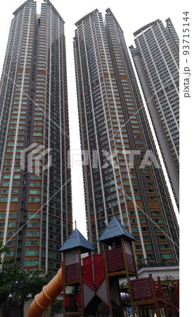 自由な時代の香港の高層住宅群 93715144