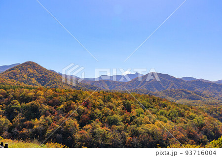 晴天のプユニ岬から見た山脈「秋の北海道」 93716004