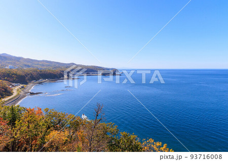 晴天のプユニ岬「秋の北海道」 93716008